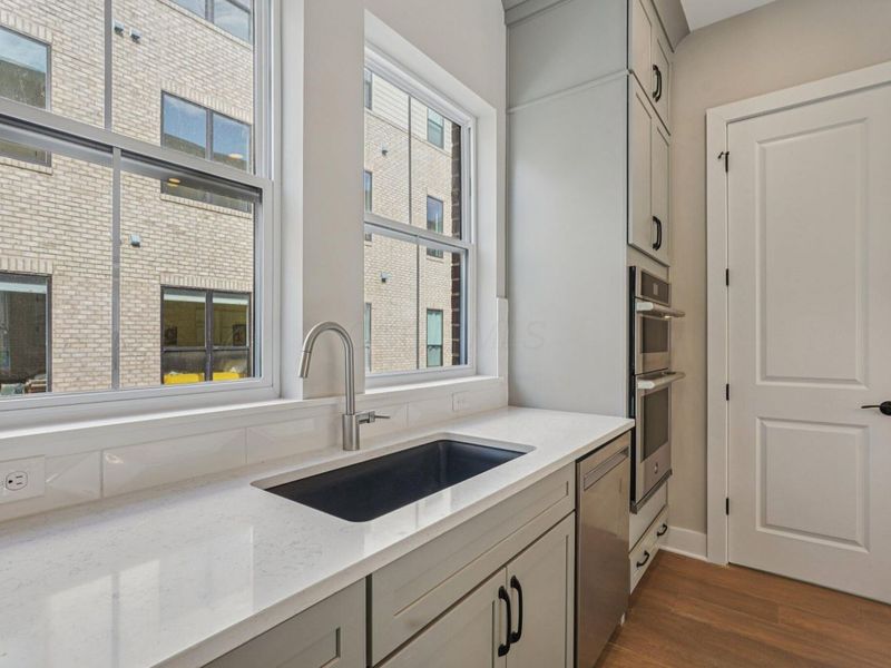 282 Dickenson Street, Columbus, OH 43215 Photo 17