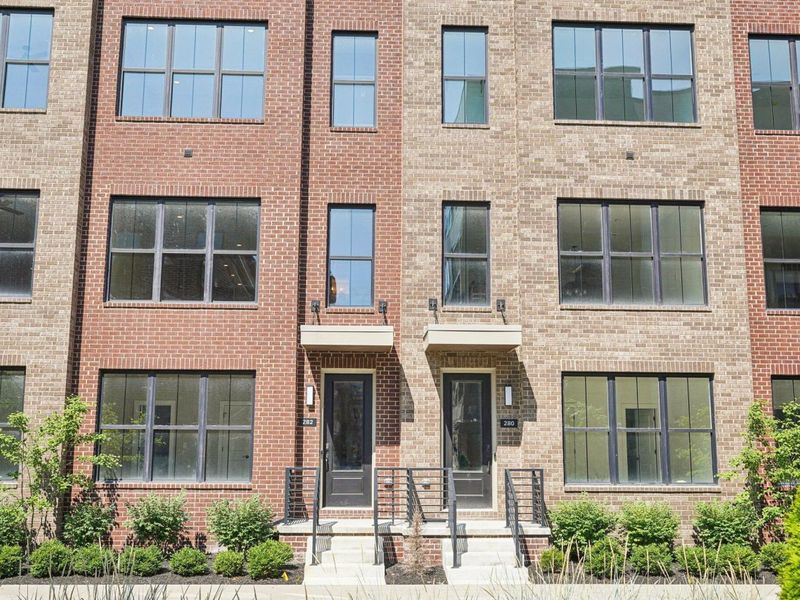 282 Dickenson Street, Columbus, OH 43215 Photo 2