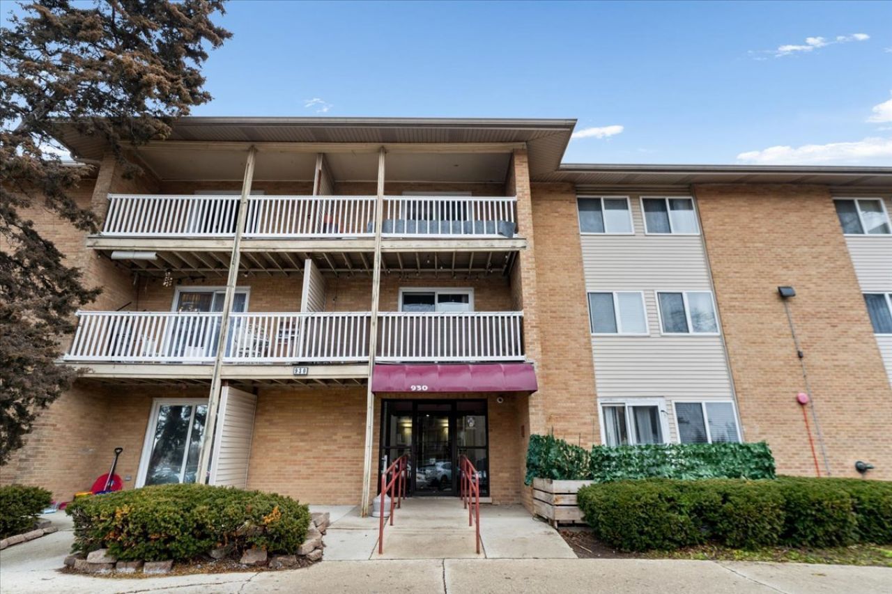 930 Beau Drive, Unit 312, Des Plaines, IL 60016 Main Photo