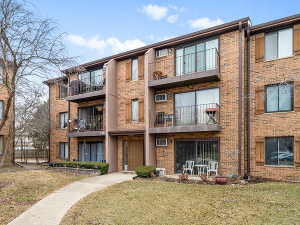 730 N Briar Hill Lane, Unit 1, Addison, IL 60101