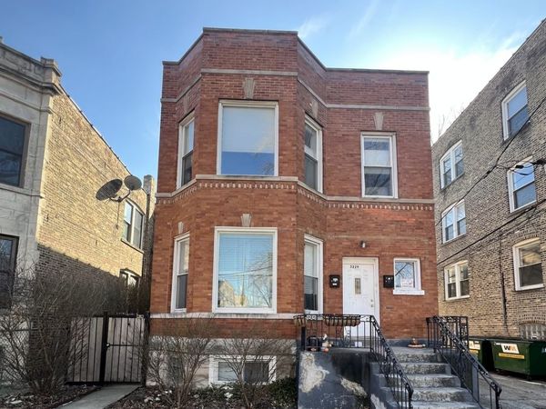 3229 W Dickens Avenue, Chicago, IL 60647