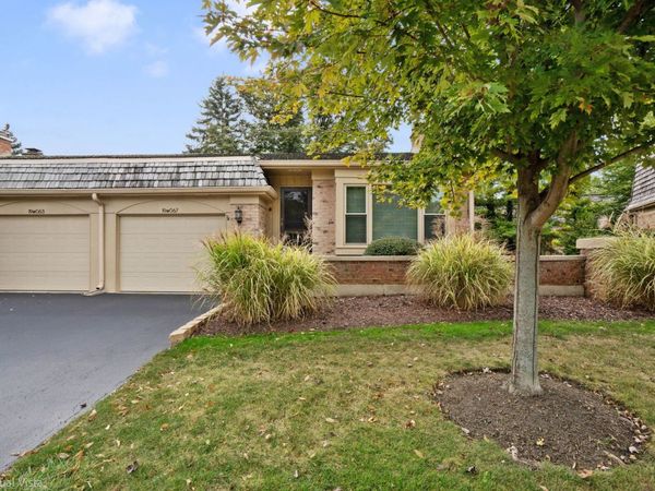 19W067 Avenue Normandy South, Oak Brook, IL 60523