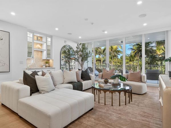 100 Royal Palm Way, Unit D2, Palm Beach, FL 33480