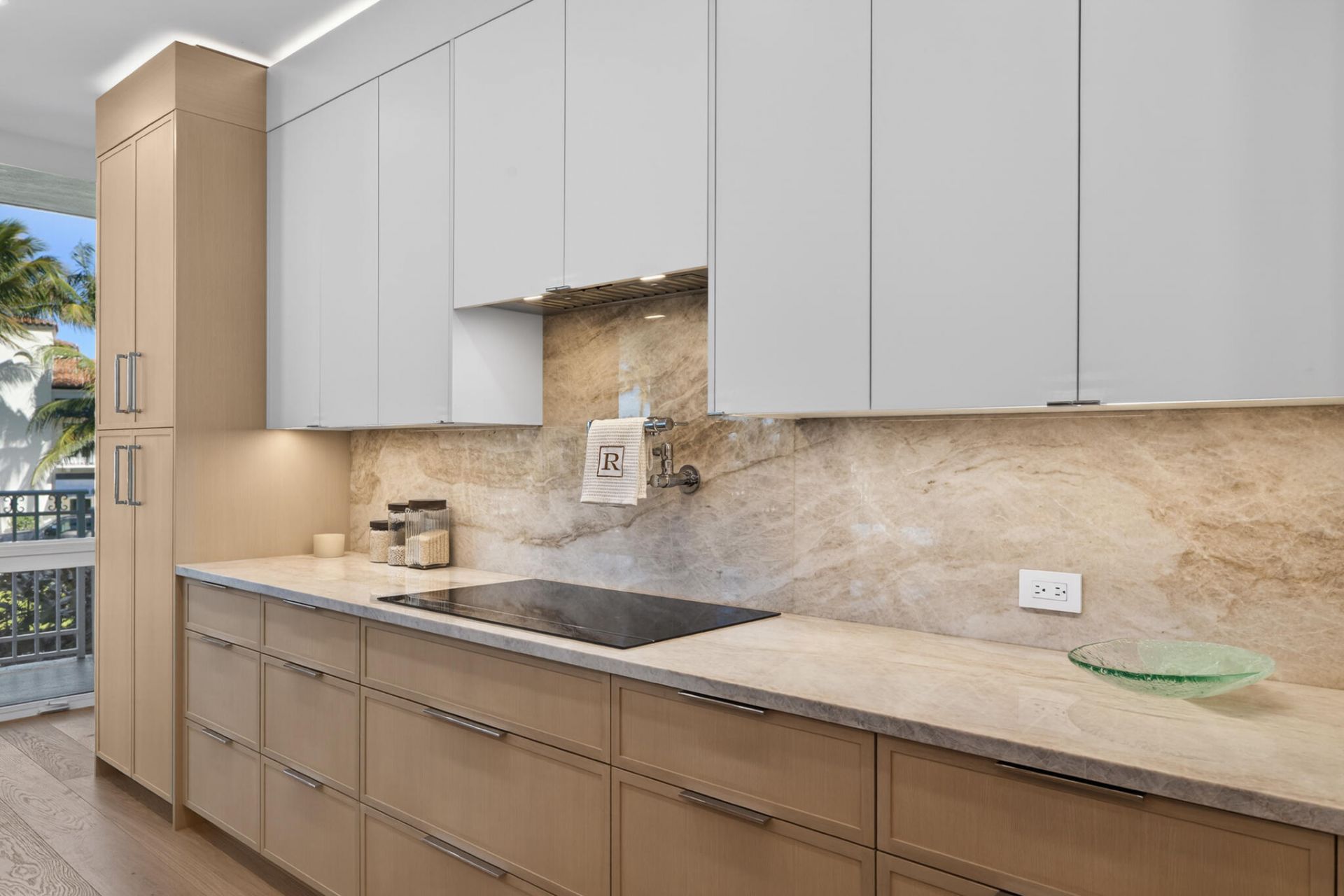 100 Royal Palm Way, Unit D2, Palm Beach, FL 33480 Photo