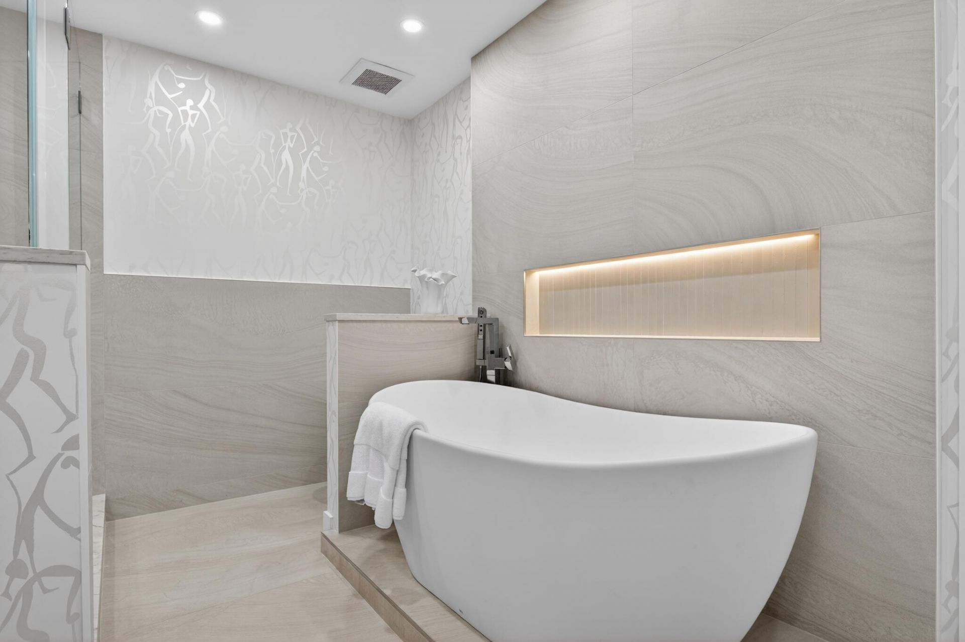 100 Royal Palm Way, Unit D2, Palm Beach, FL 33480 Photo