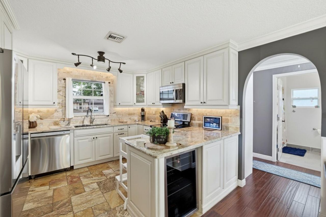 362 La Mancha Avenue, Royal Palm Beach, FL 33411 Photo