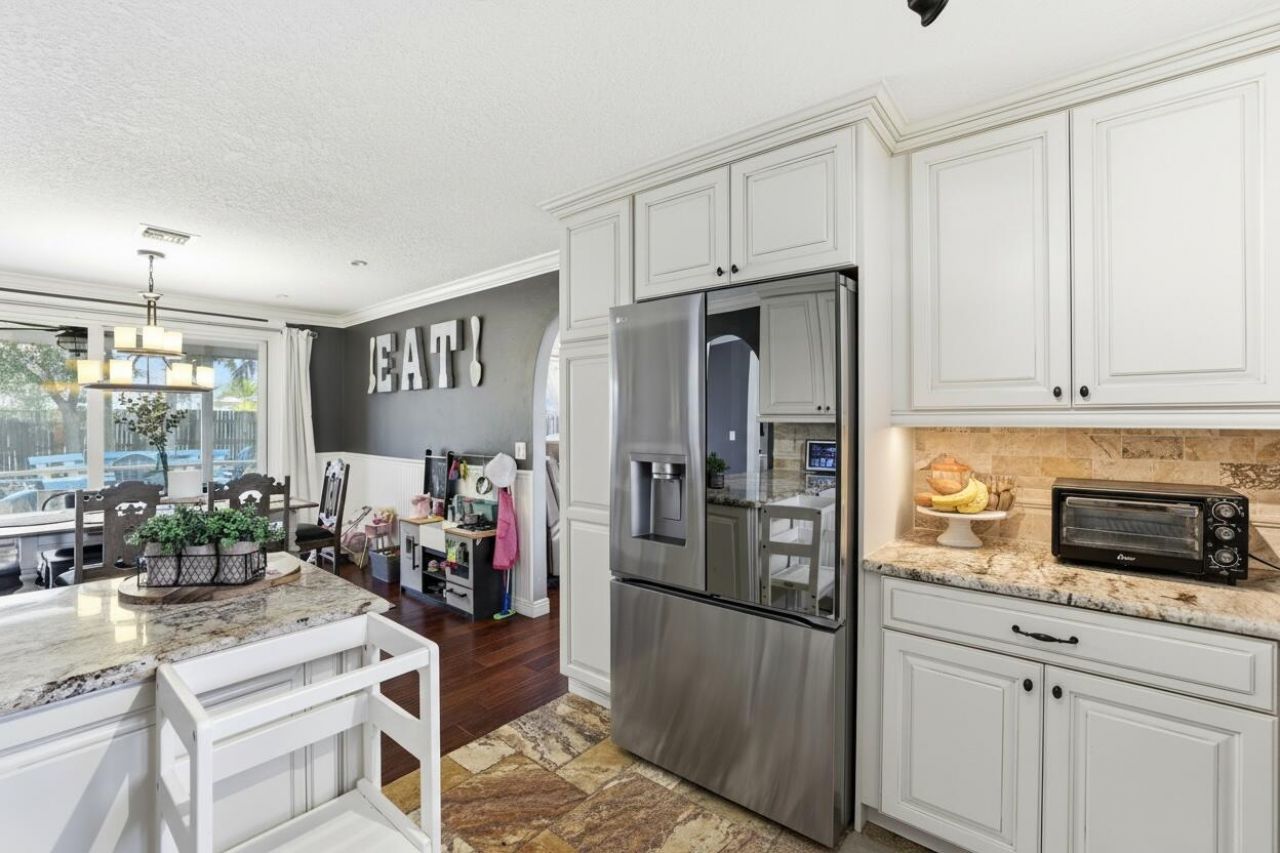 362 La Mancha Avenue, Royal Palm Beach, FL 33411 Photo