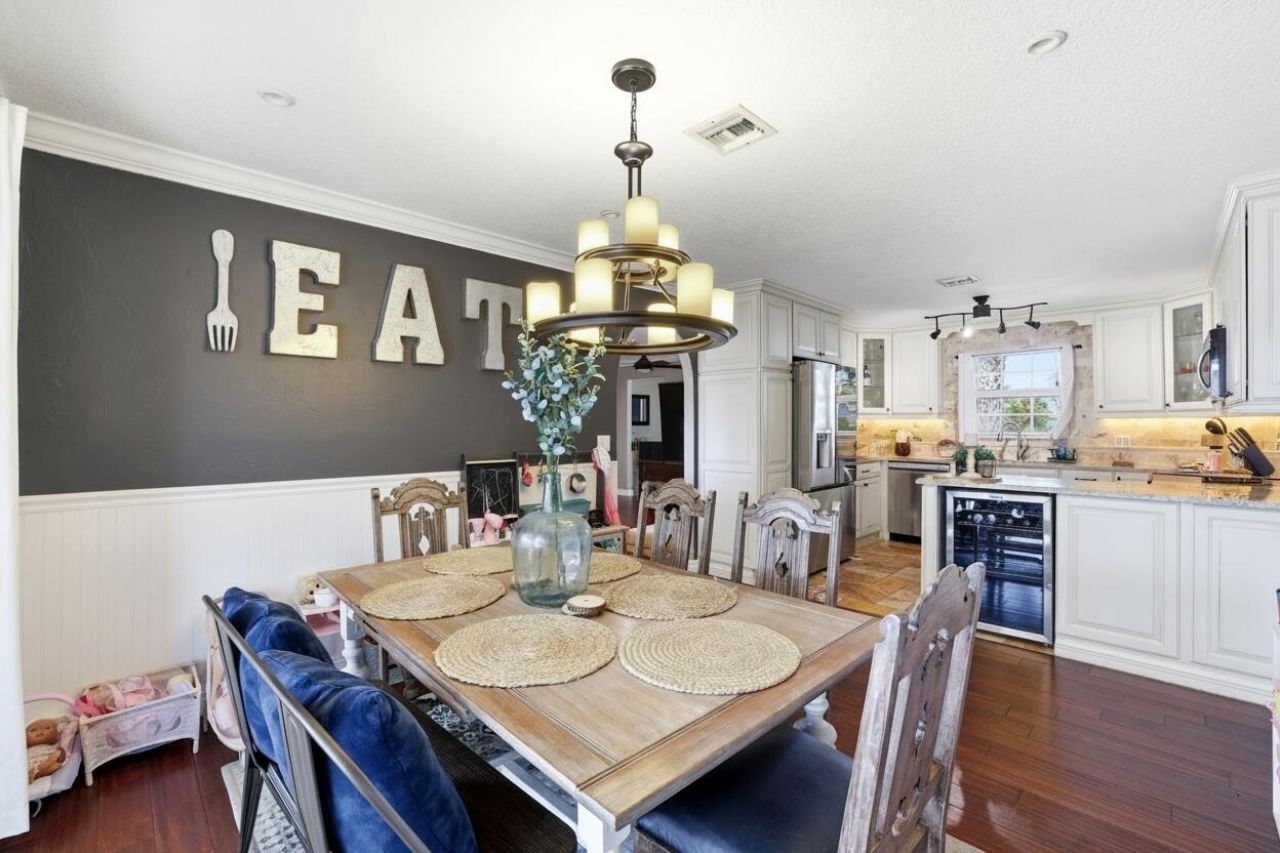 362 La Mancha Avenue, Royal Palm Beach, FL 33411 Photo