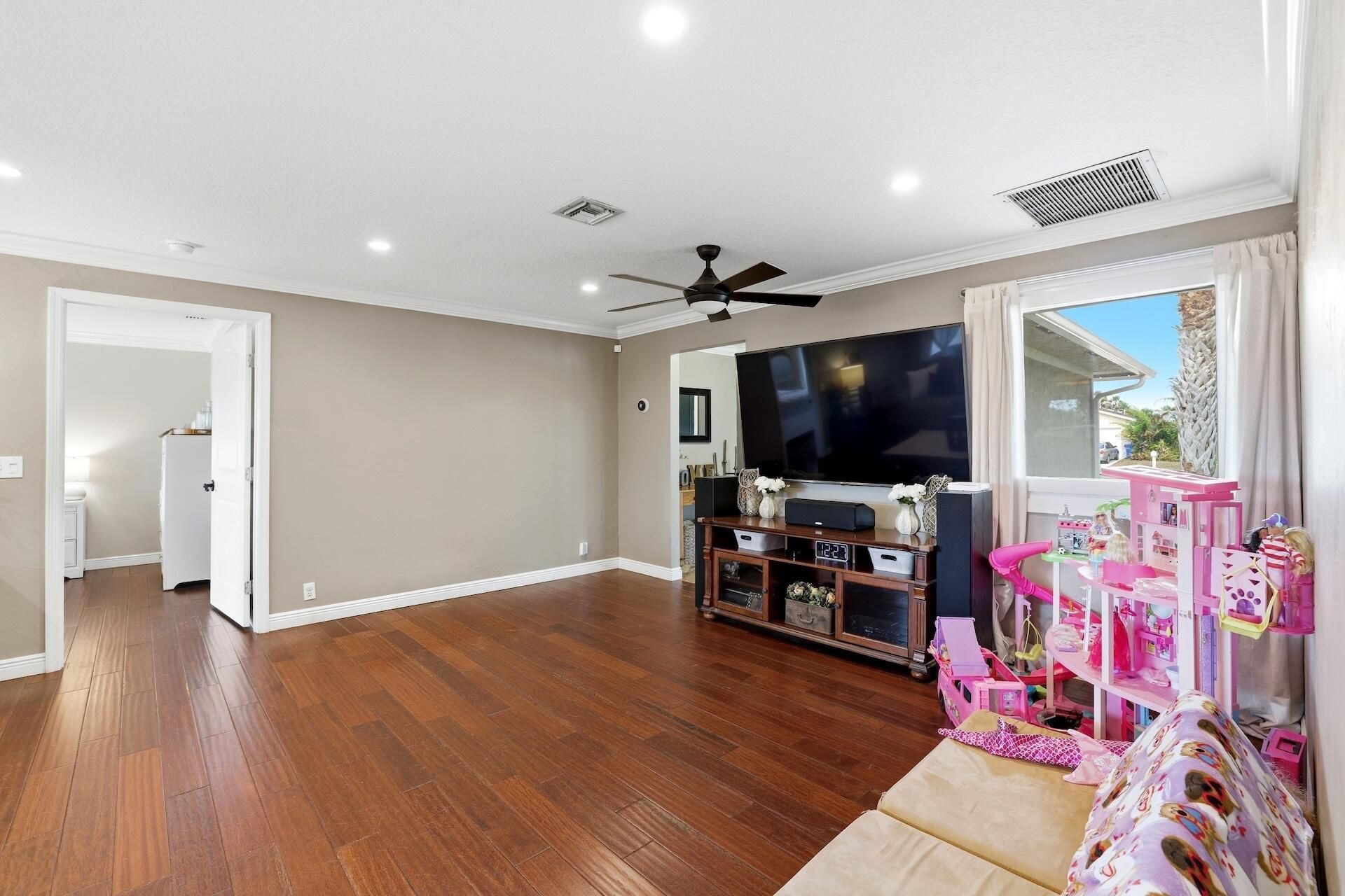 362 La Mancha Avenue, Royal Palm Beach, FL 33411 Photo