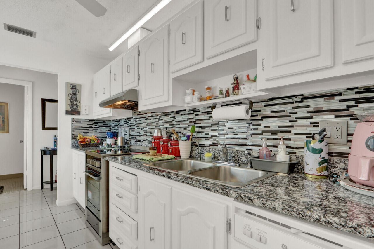 615 Laconia Circle, Unit A, Lake Worth, FL 33467 Photo