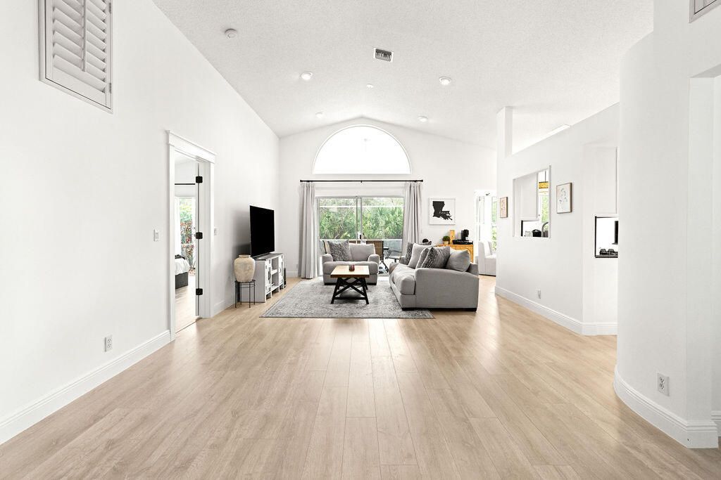 447 Woodview Circle, Palm Beach Gardens, FL 33418 Photo