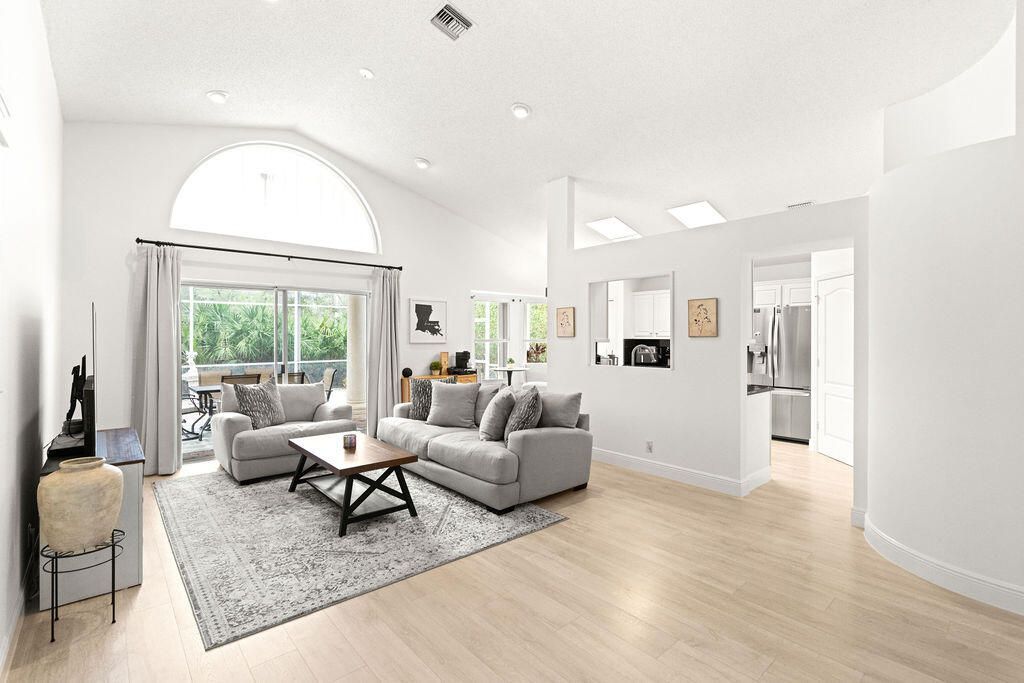 447 Woodview Circle, Palm Beach Gardens, FL 33418 Photo