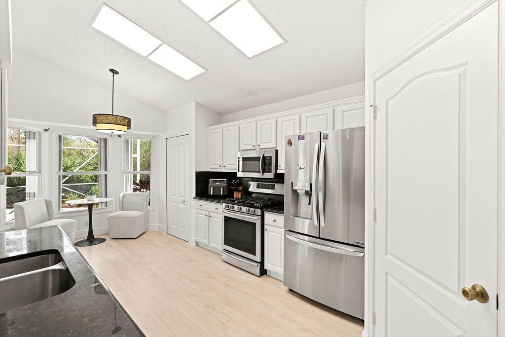 447 Woodview Circle, Palm Beach Gardens, FL 33418 Photo