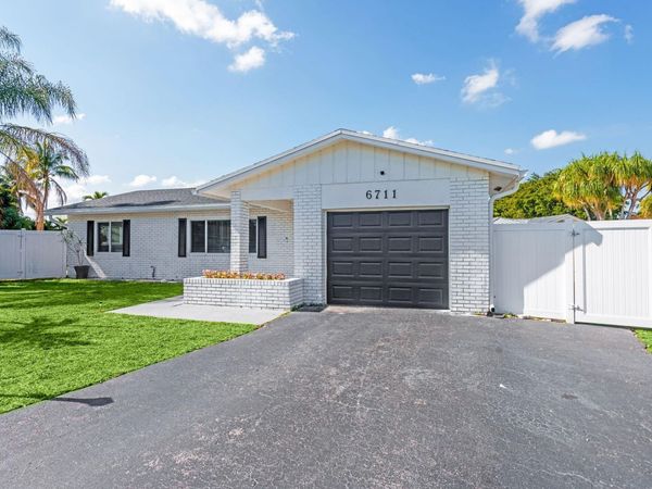 6711 NW 28th Ave, Fort Lauderdale, FL 33309