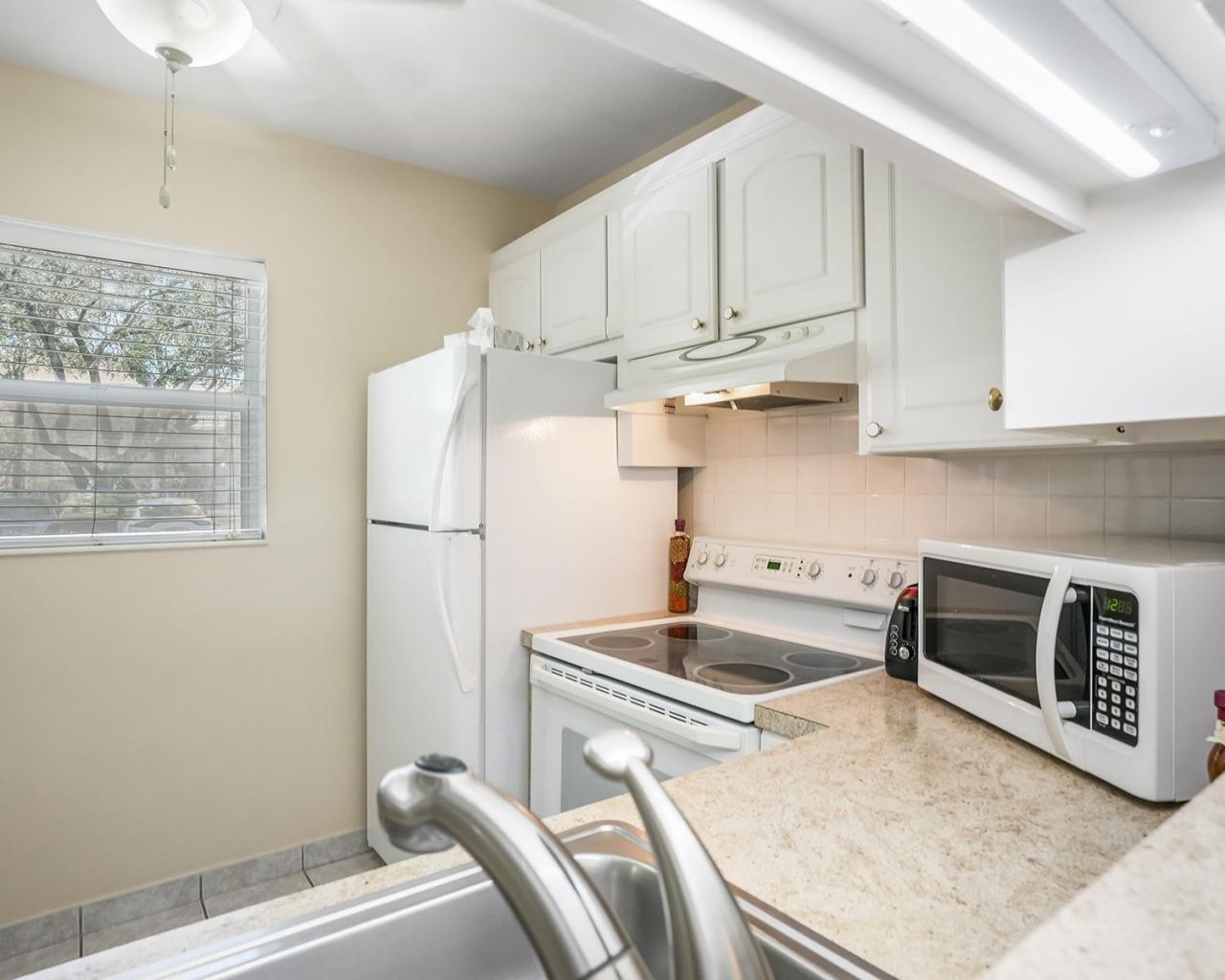 3400 NW 48th Avenue, Unit 407, Lauderdale Lakes, FL 33319 Photo