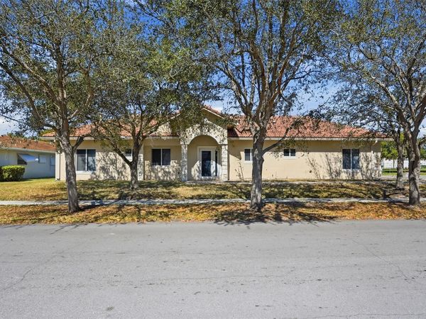 911 NE 12th Avenue, Pompano Beach, FL 33060