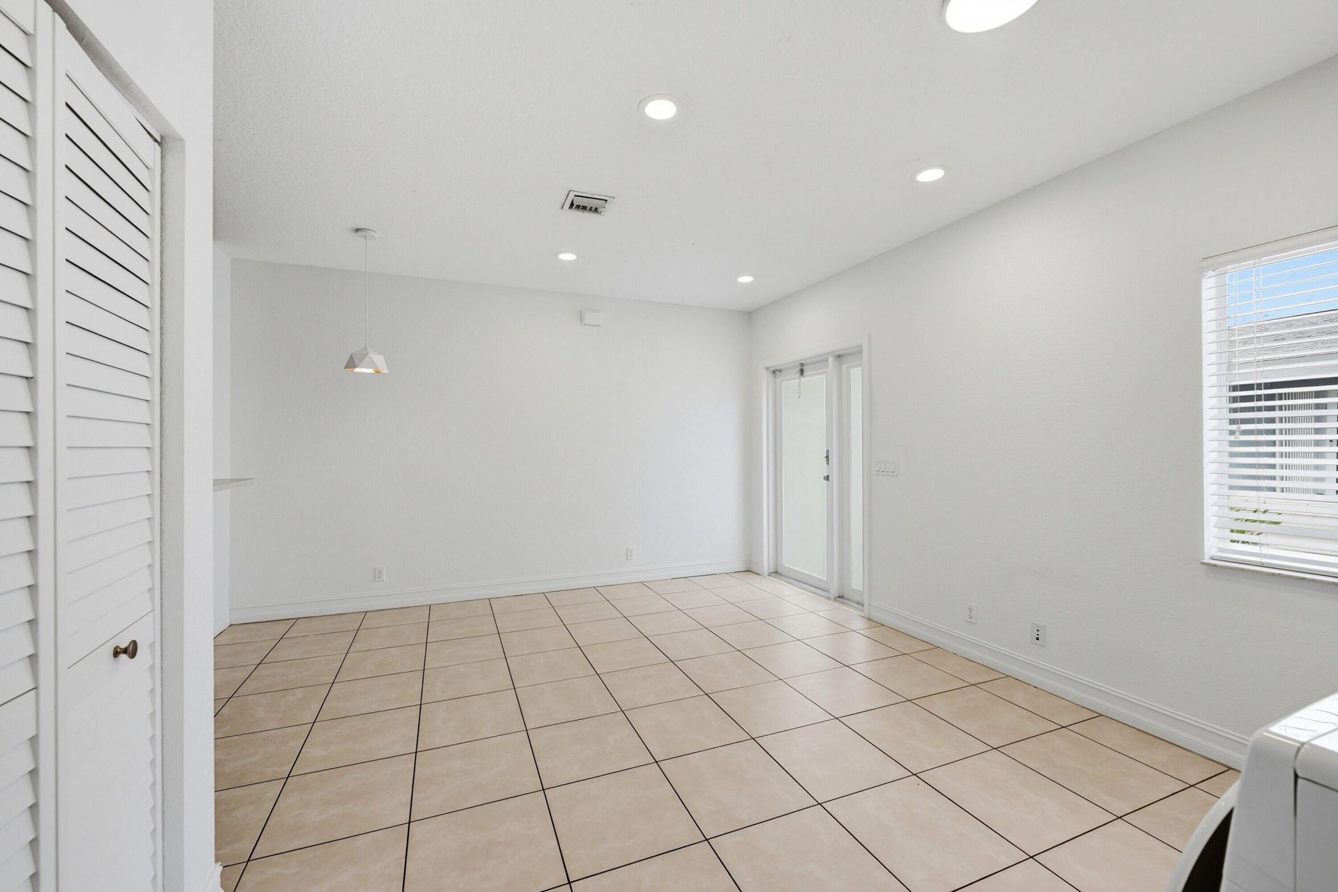 911 NE 12th Avenue, Pompano Beach, FL 33060 Photo