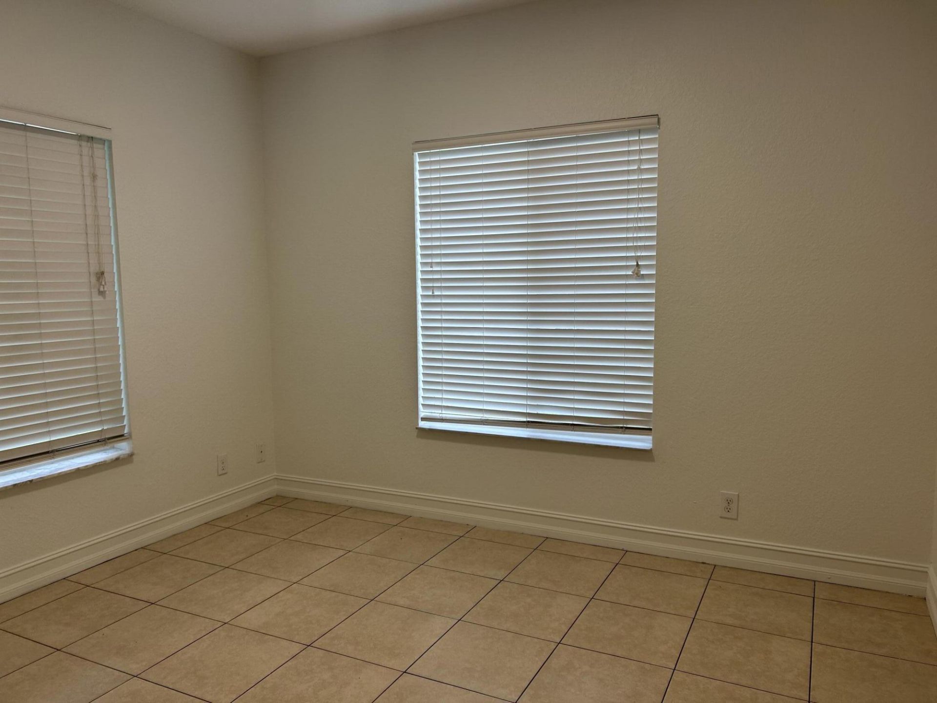 911 NE 12th Avenue, Pompano Beach, FL 33060 Photo