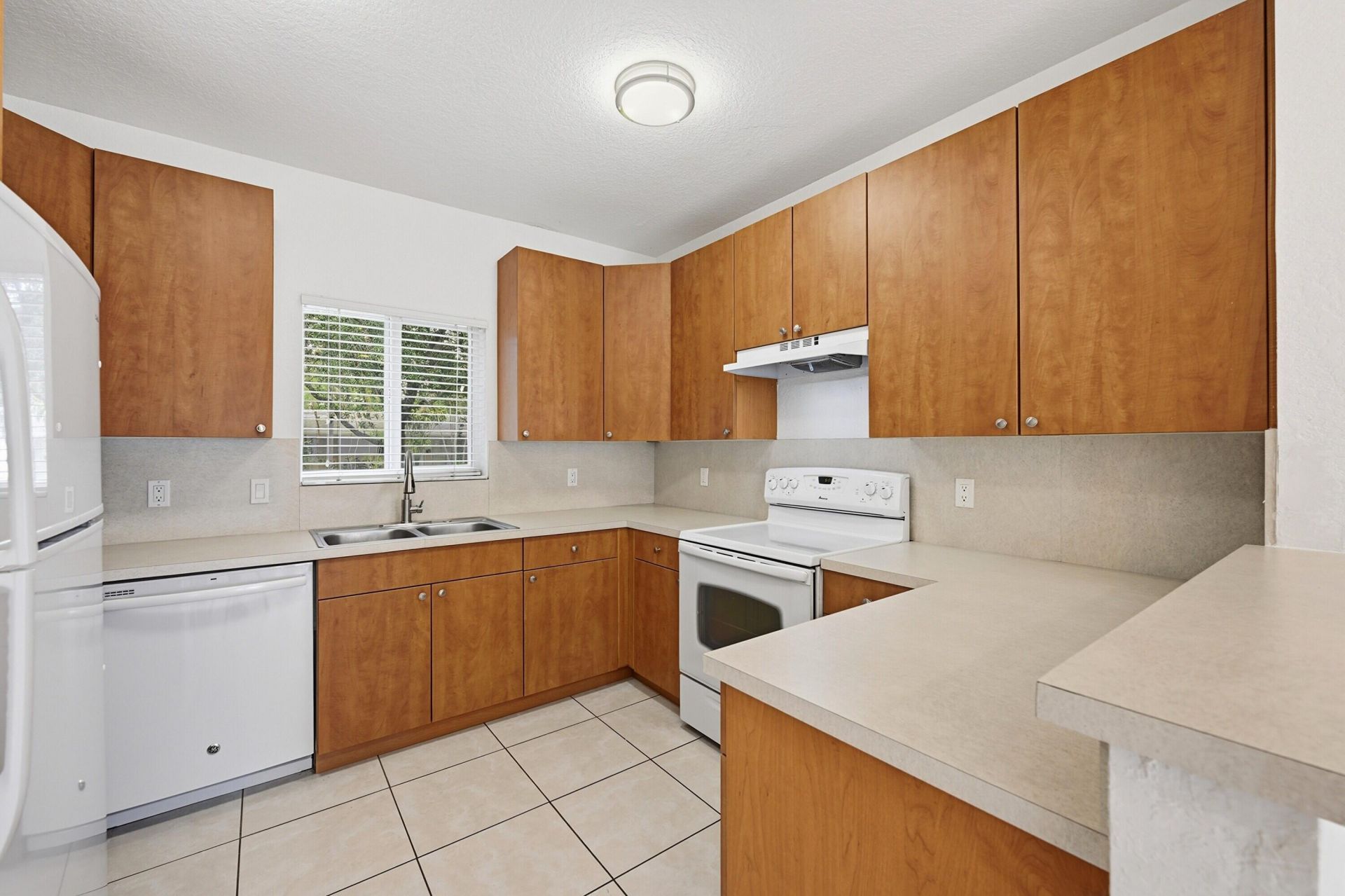 911 NE 12th Avenue, Pompano Beach, FL 33060 Photo