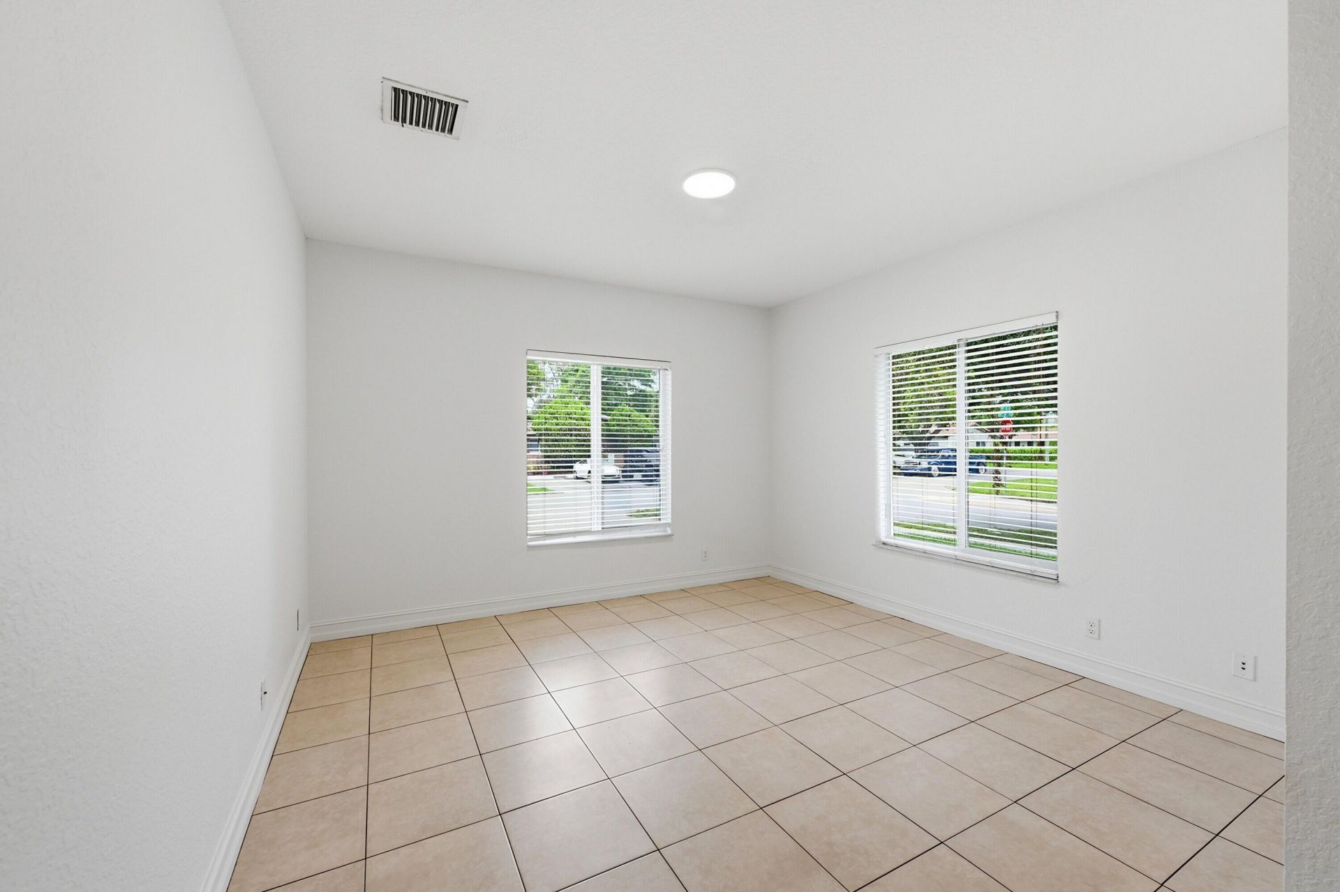911 NE 12th Avenue, Pompano Beach, FL 33060 Photo
