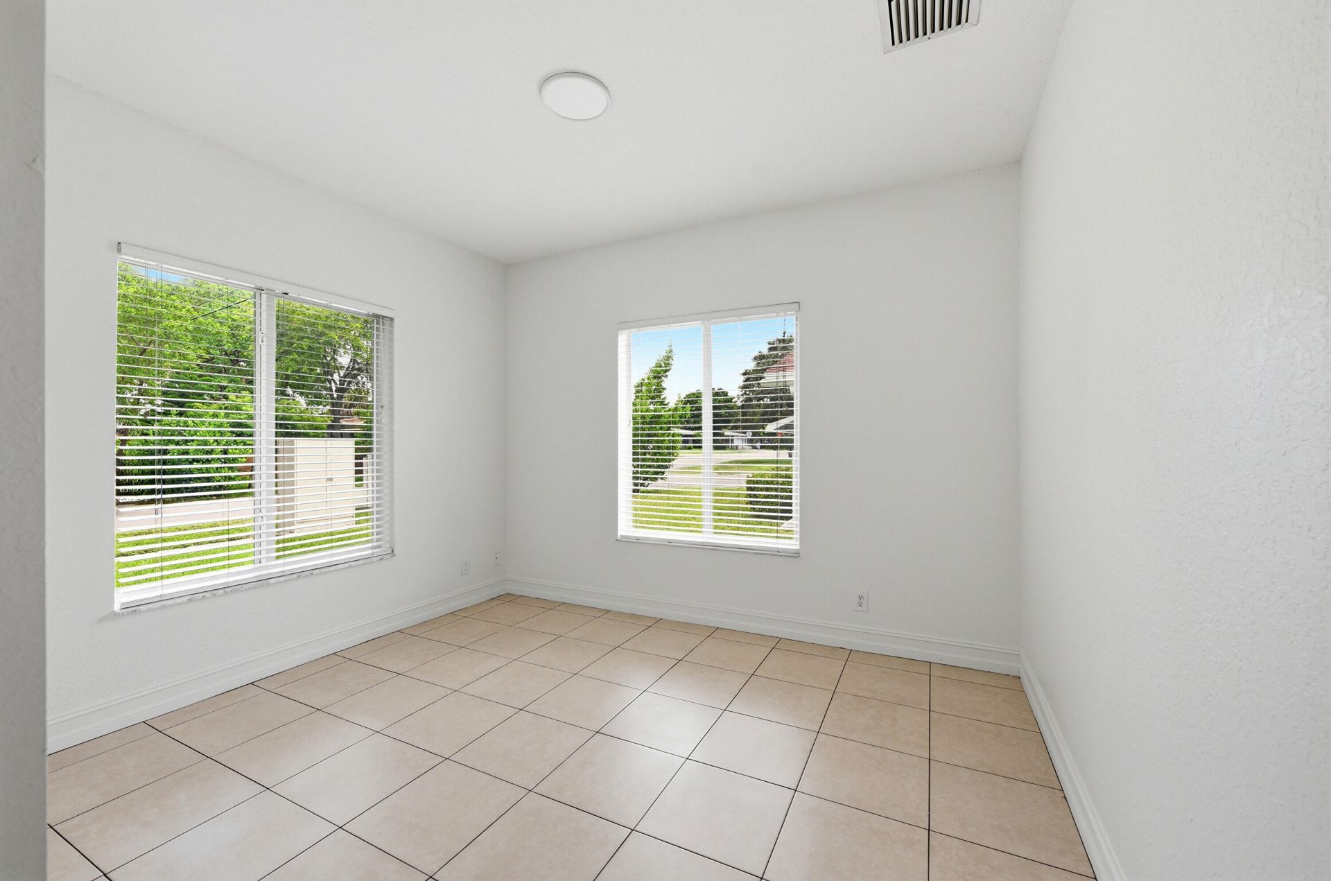 911 NE 12th Avenue, Pompano Beach, FL 33060 Photo