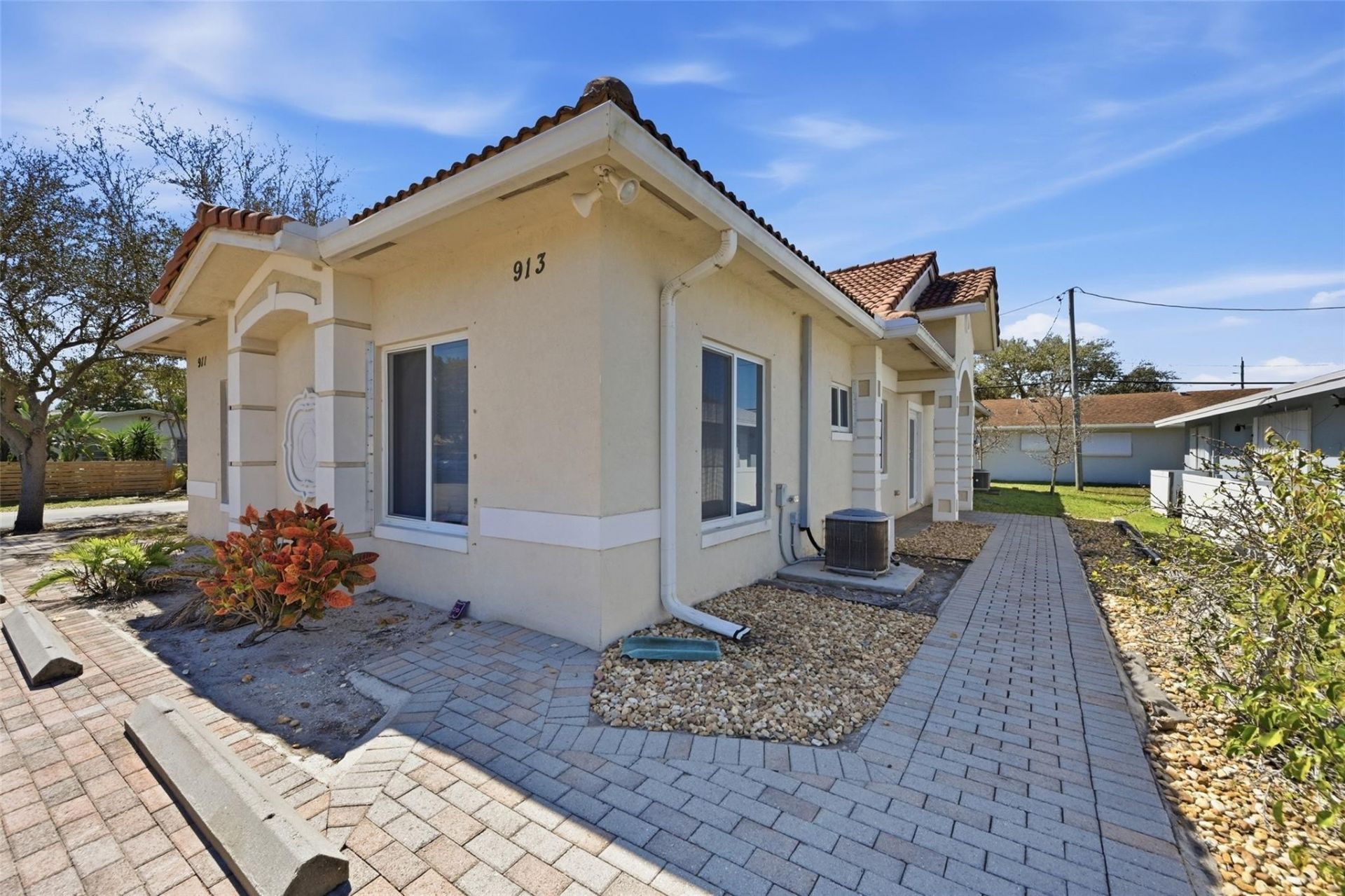 911 NE 12th Avenue, Pompano Beach, FL 33060 Photo