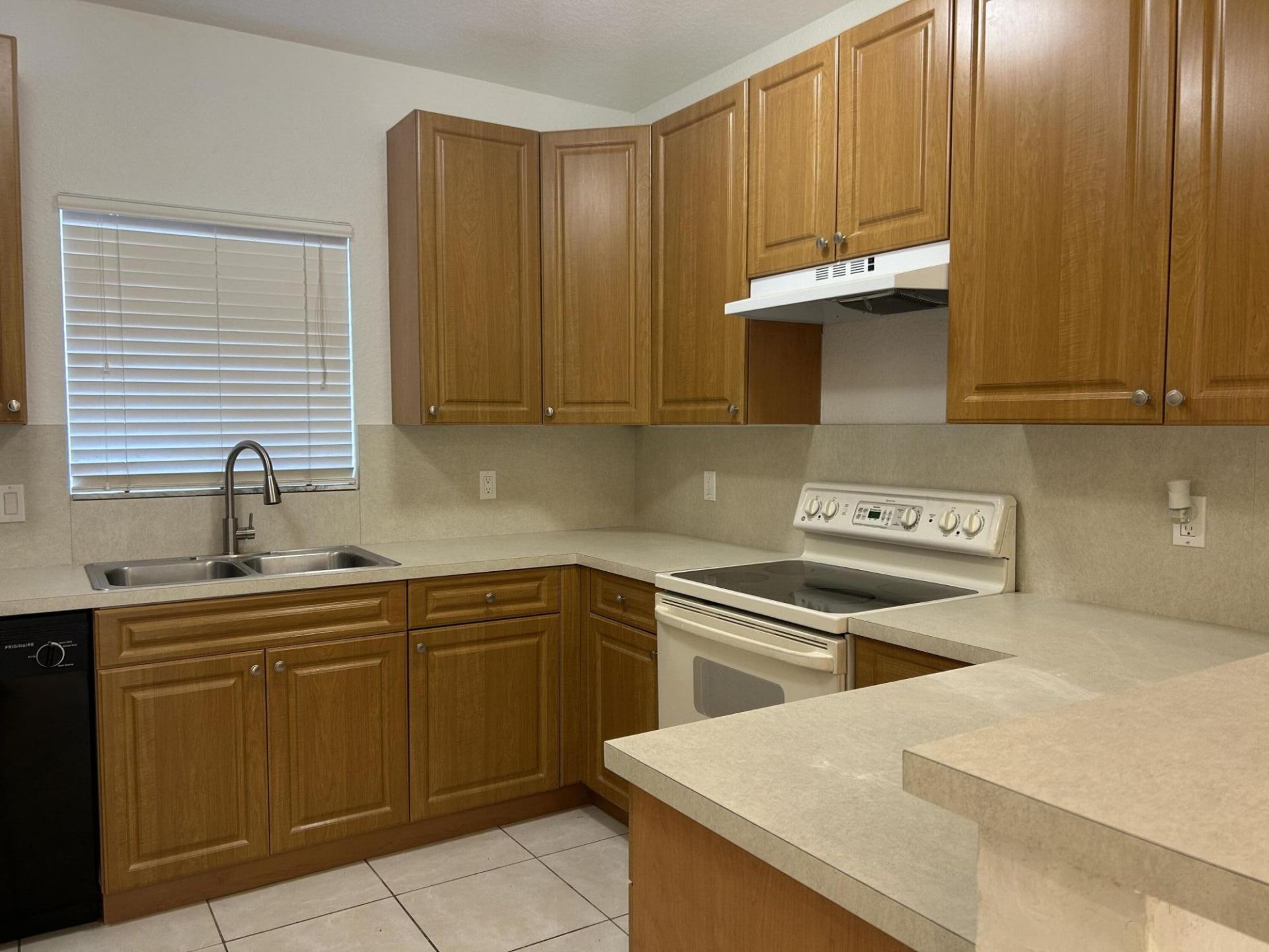 911 NE 12th Avenue, Pompano Beach, FL 33060 Photo