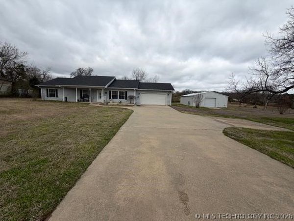 625 Eastern Hills Road, Holdenville, OK 74848