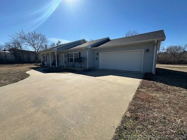 625 Eastern Hills Road, Holdenville, OK 74848