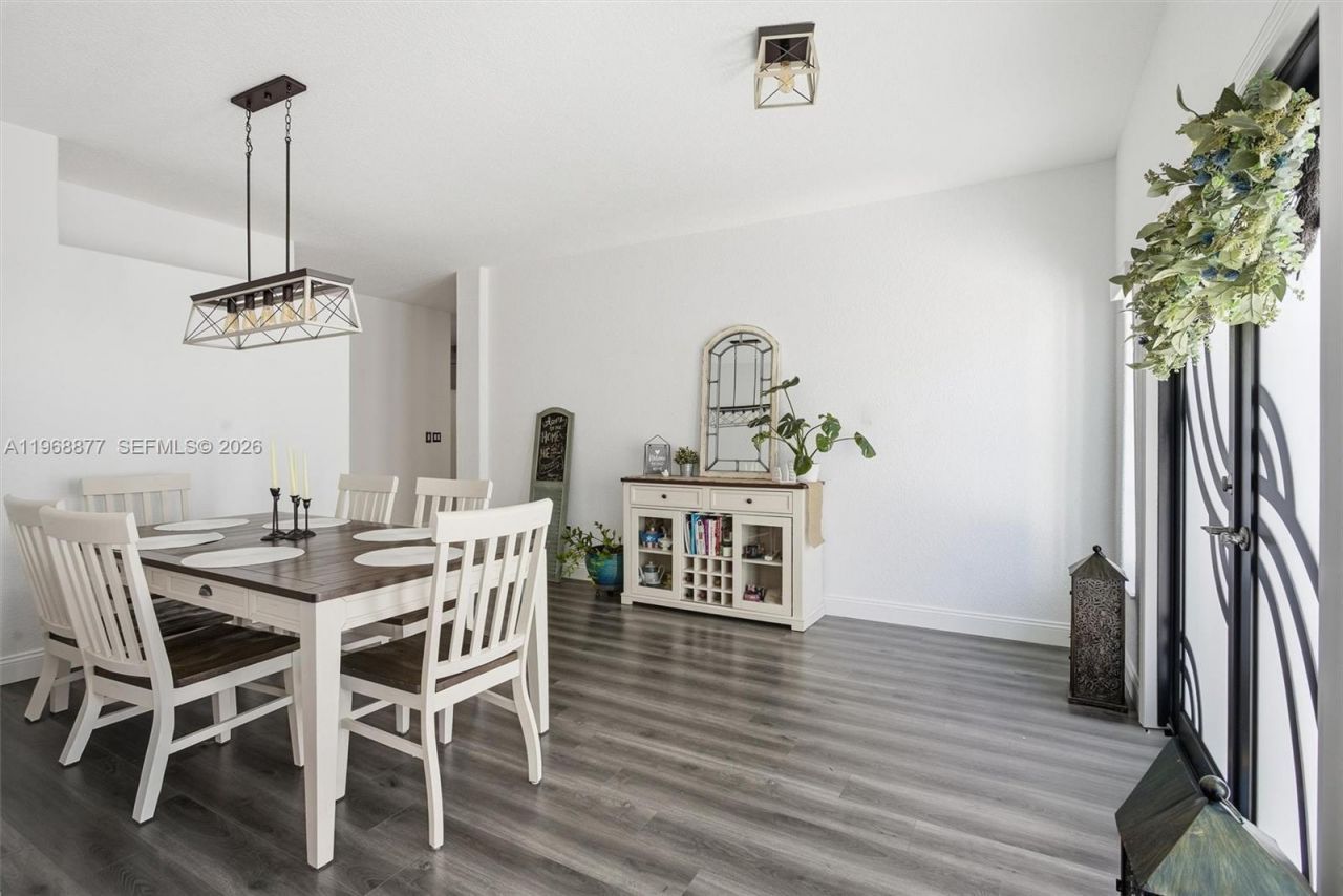 8725 NW 148th Ter, Miami Lakes, FL 33018 Photo