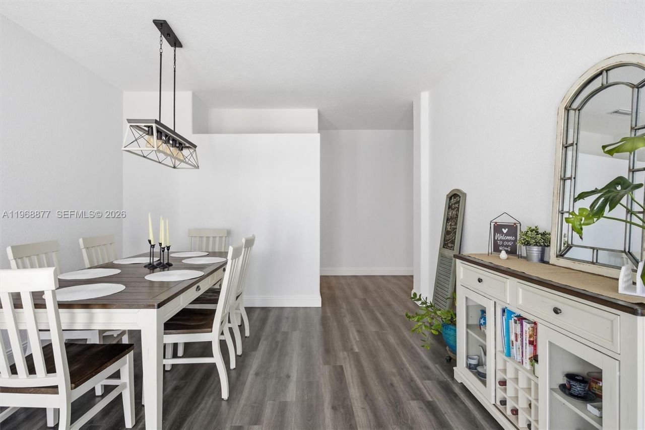 8725 NW 148th Ter, Miami Lakes, FL 33018 Photo