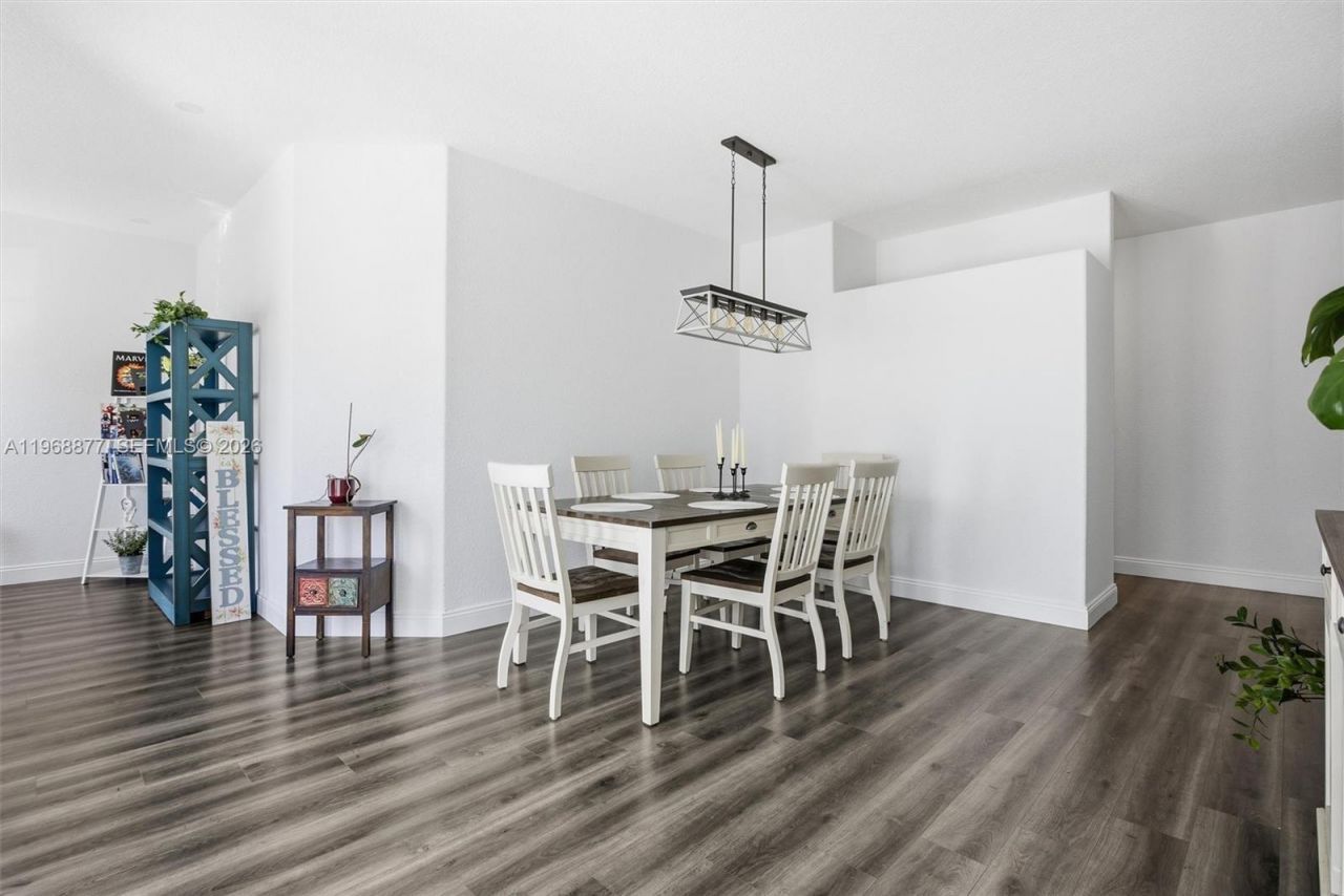 8725 NW 148th Ter, Miami Lakes, FL 33018 Photo