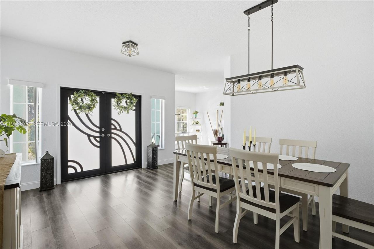 8725 NW 148th Ter, Miami Lakes, FL 33018 Photo