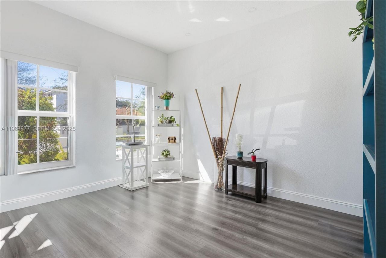 8725 NW 148th Ter, Miami Lakes, FL 33018 Photo