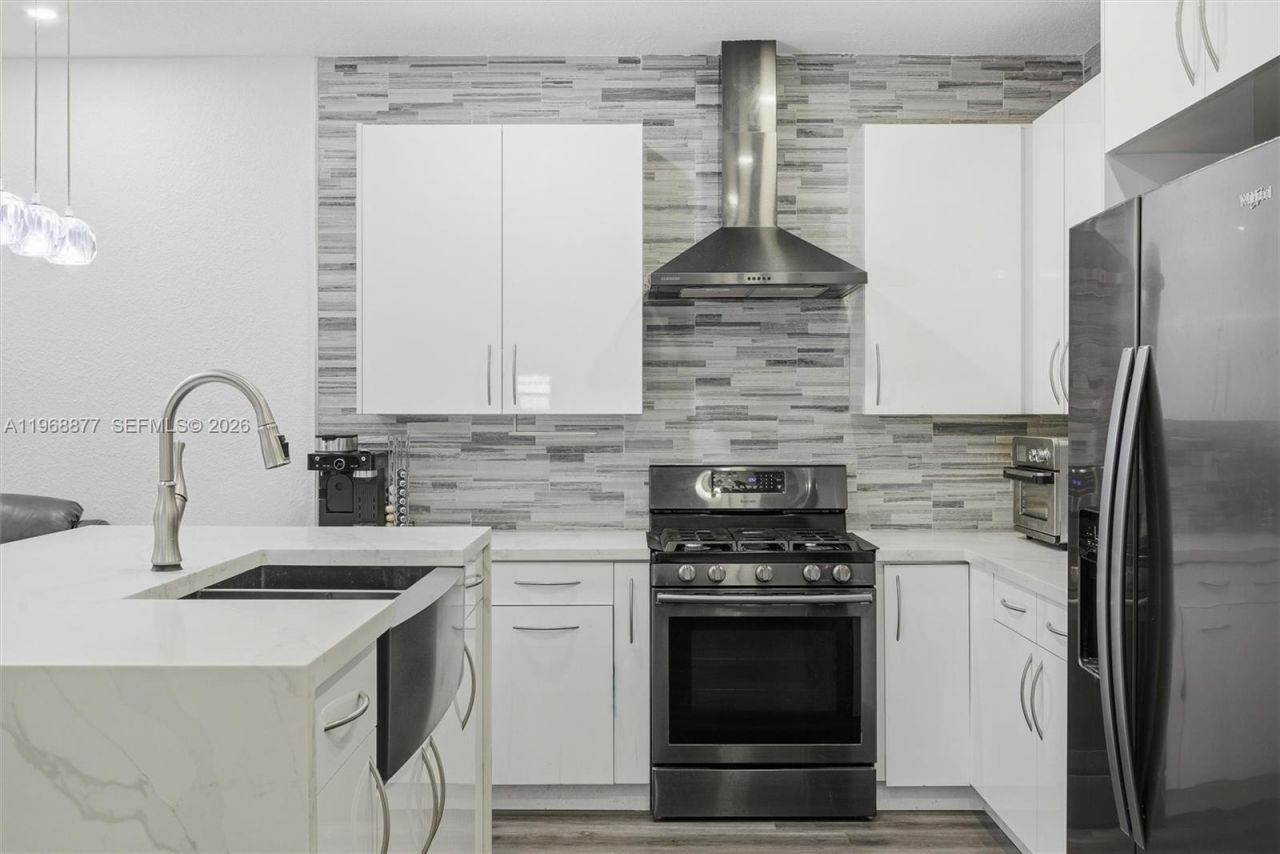 8725 NW 148th Ter, Miami Lakes, FL 33018 Photo