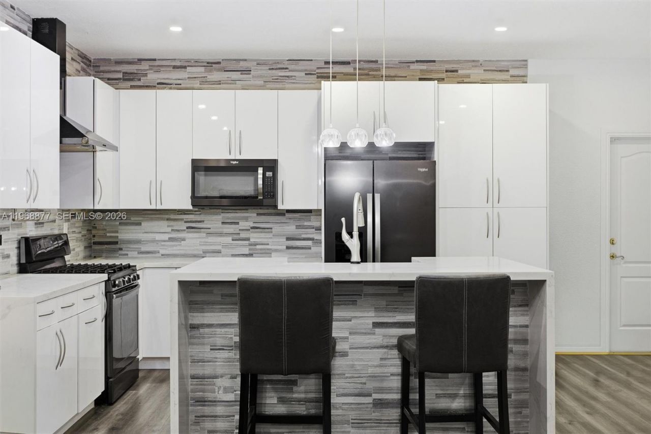 8725 NW 148th Ter, Miami Lakes, FL 33018 Photo