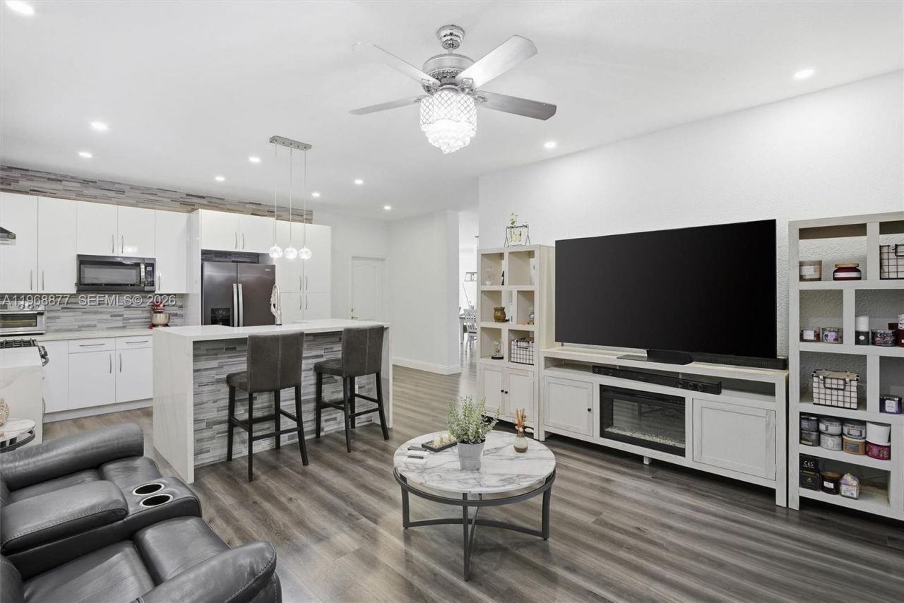 8725 NW 148th Ter, Miami Lakes, FL 33018 Photo