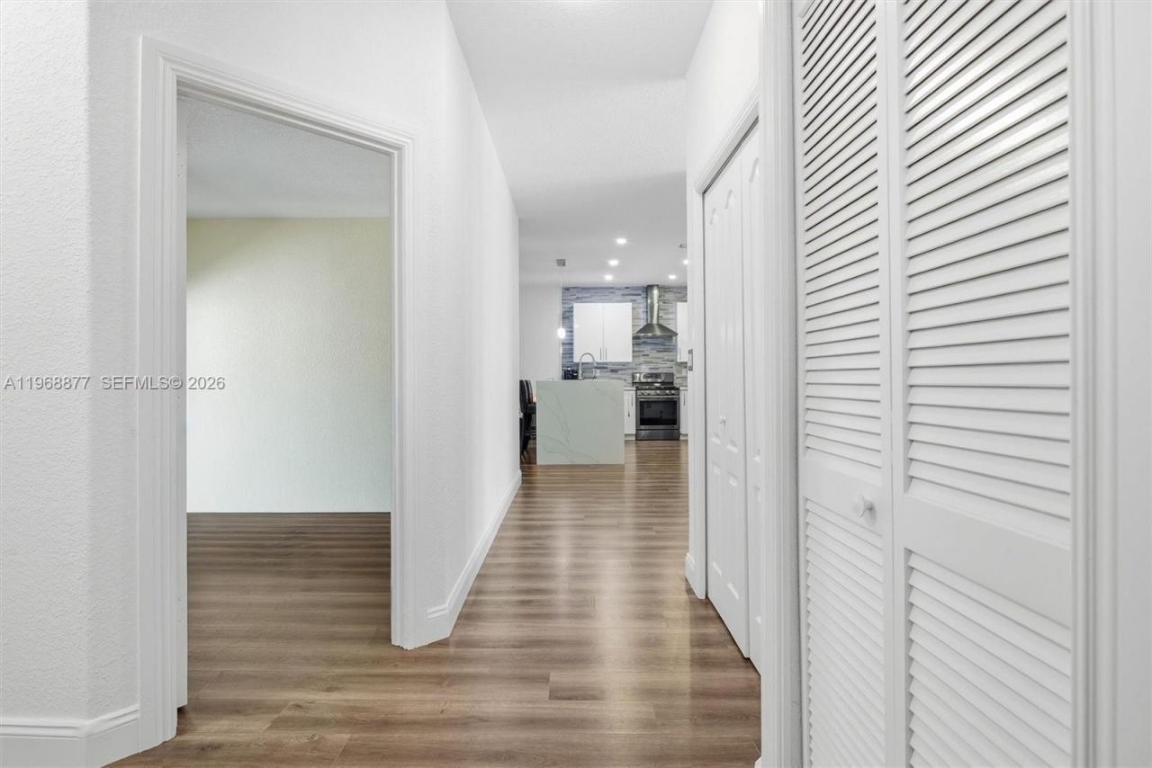 8725 NW 148th Ter, Miami Lakes, FL 33018 Photo