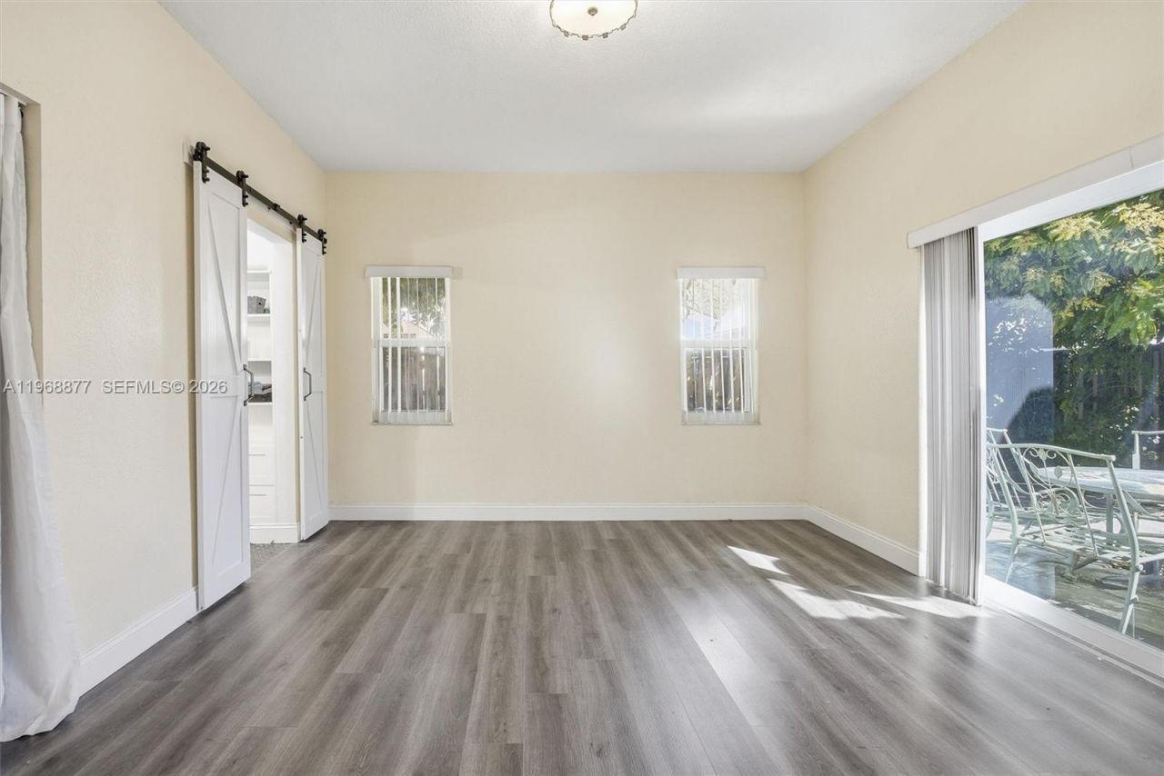 8725 NW 148th Ter, Miami Lakes, FL 33018 Photo