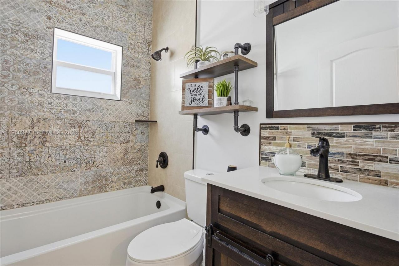 8725 NW 148th Ter, Miami Lakes, FL 33018 Photo