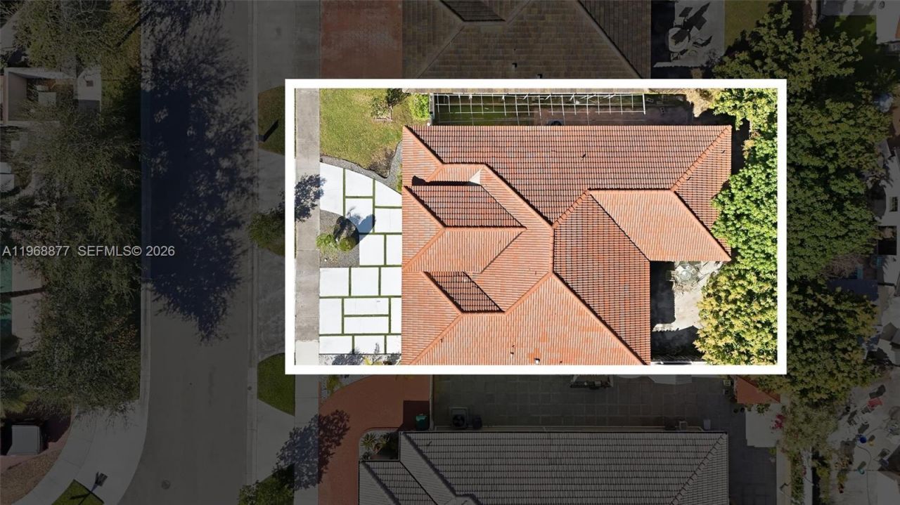 8725 NW 148th Ter, Miami Lakes, FL 33018 Photo