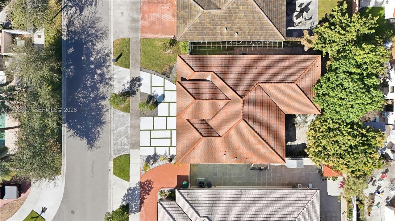 8725 NW 148th Ter, Miami Lakes, FL 33018 Photo