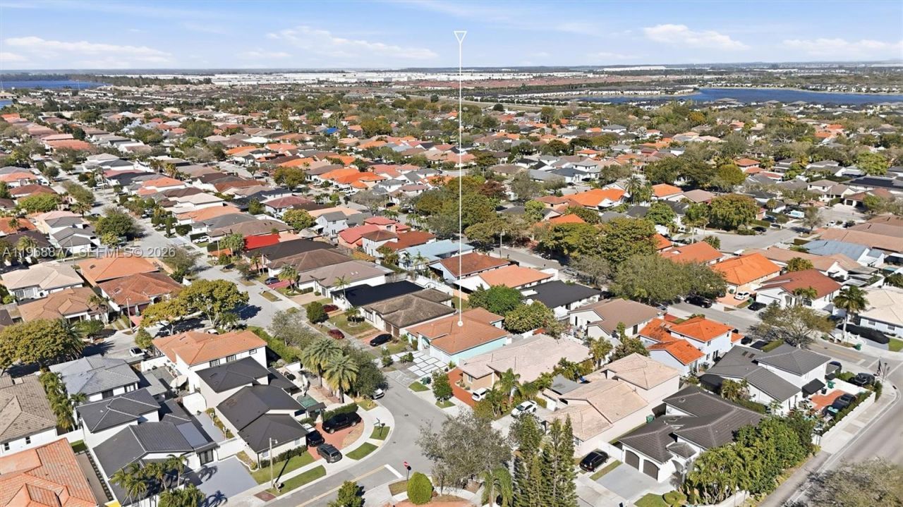 8725 NW 148th Ter, Miami Lakes, FL 33018 Photo