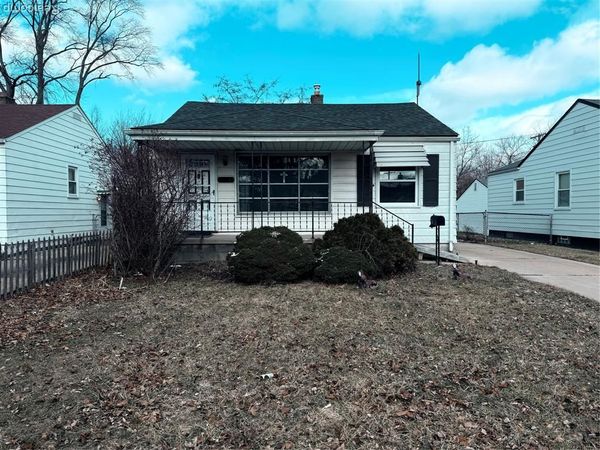 19009 Woodland Street, Harper Woods, MI 48225