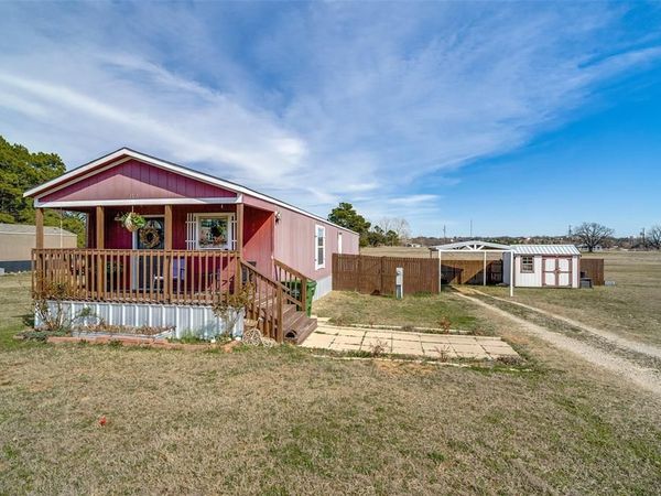 212 Farmhouse Road, Springtown, TX 76082