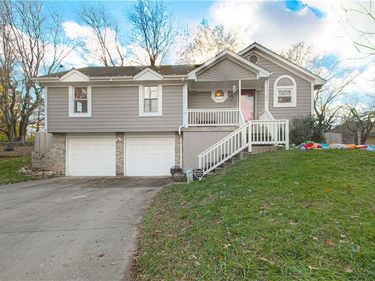 2021 8th Street, Blue Springs, MO 64015