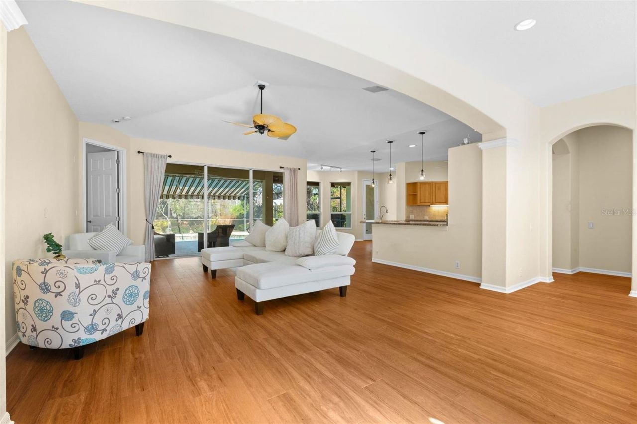 4751 Carrington Circle, Sarasota, FL 34243 Photo