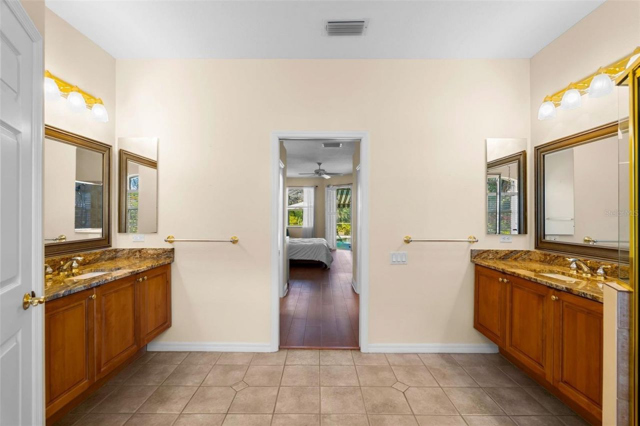 4751 Carrington Circle, Sarasota, FL 34243 Photo