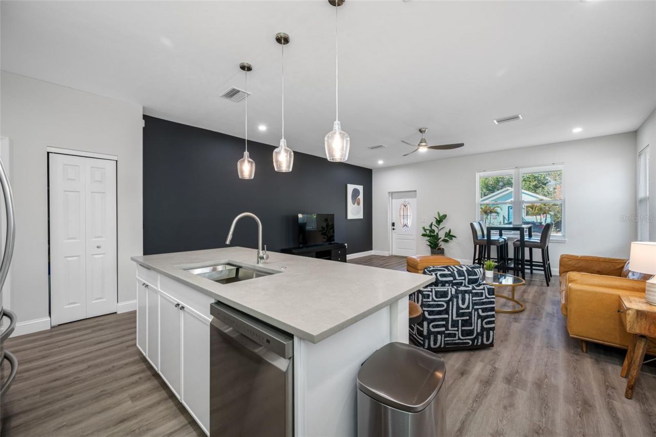 2144 43rd Terrace N, Saint Petersburg, FL 33714 Photo