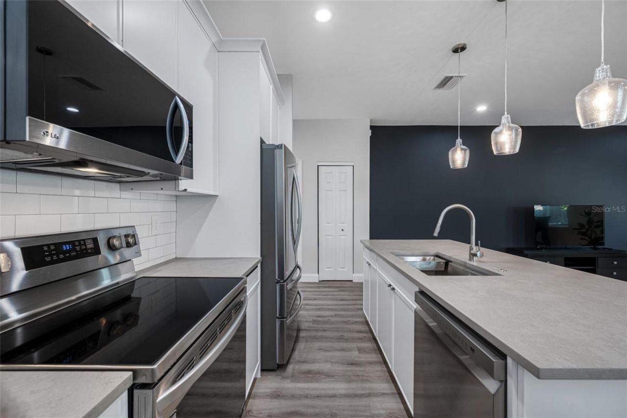 2144 43rd Terrace N, Saint Petersburg, FL 33714 Photo